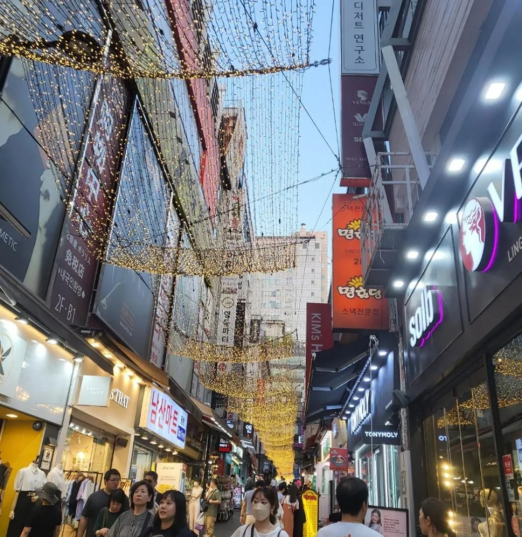 首爾 明洞地铁非力斯戴旅馆酒店 2*,