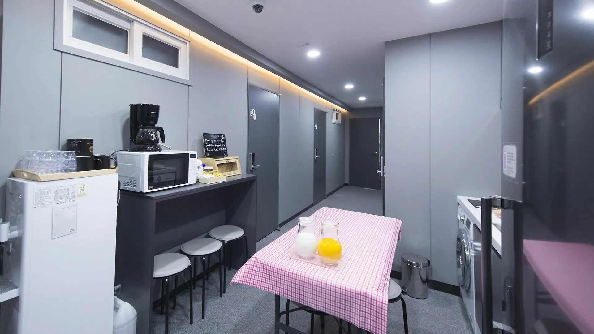 首爾 明洞地铁非力斯戴旅馆酒店 2*,  韩国