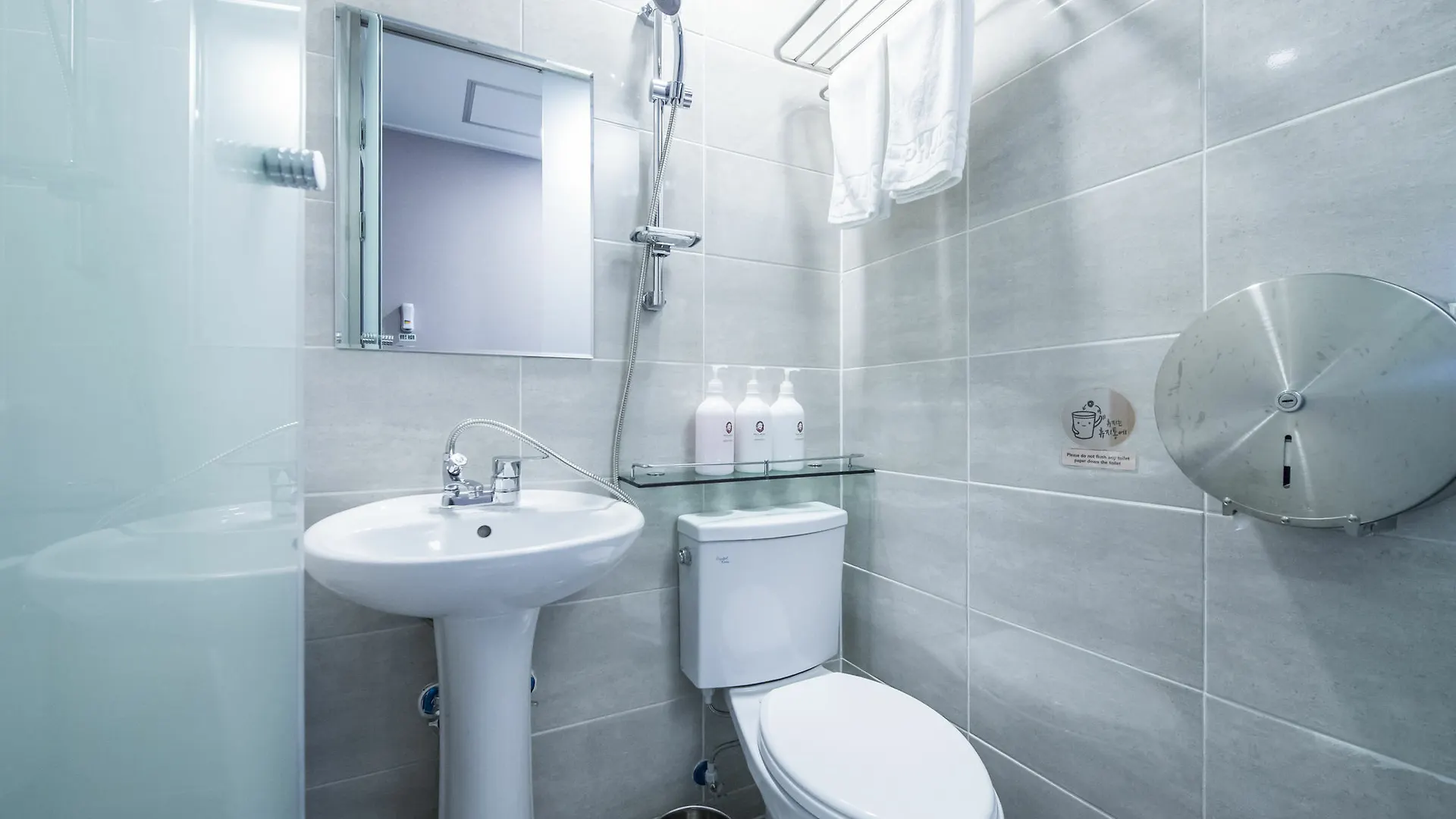 Philstay Myeongdong Metro Seoul 2*,